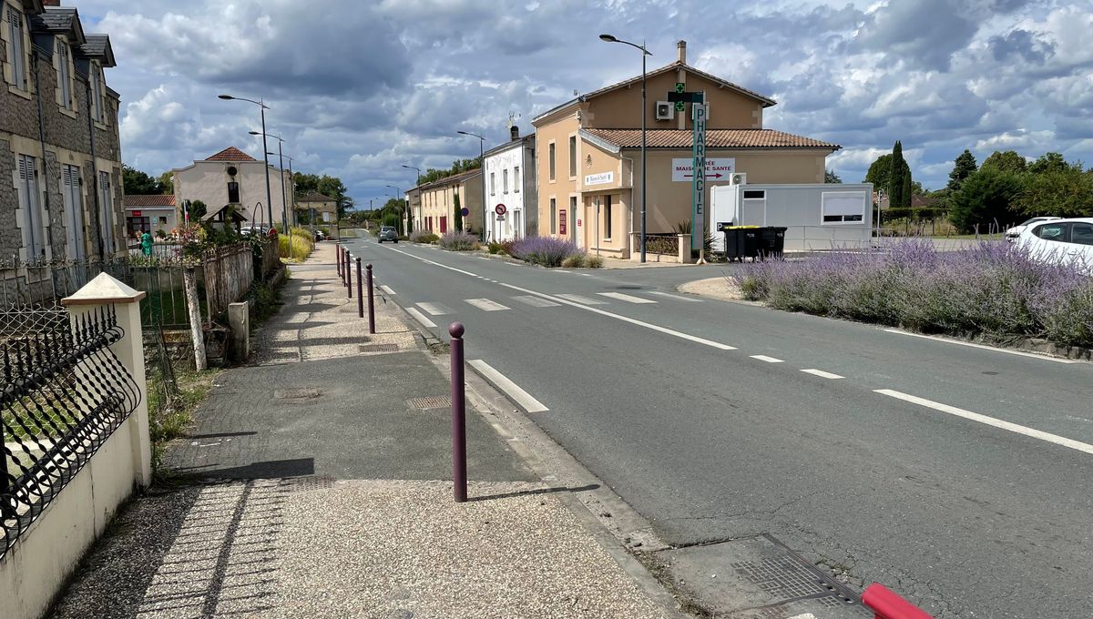 L'Avenue de Bergerac traverse le village de Lamonzie-Saint-Martin en Dordogne