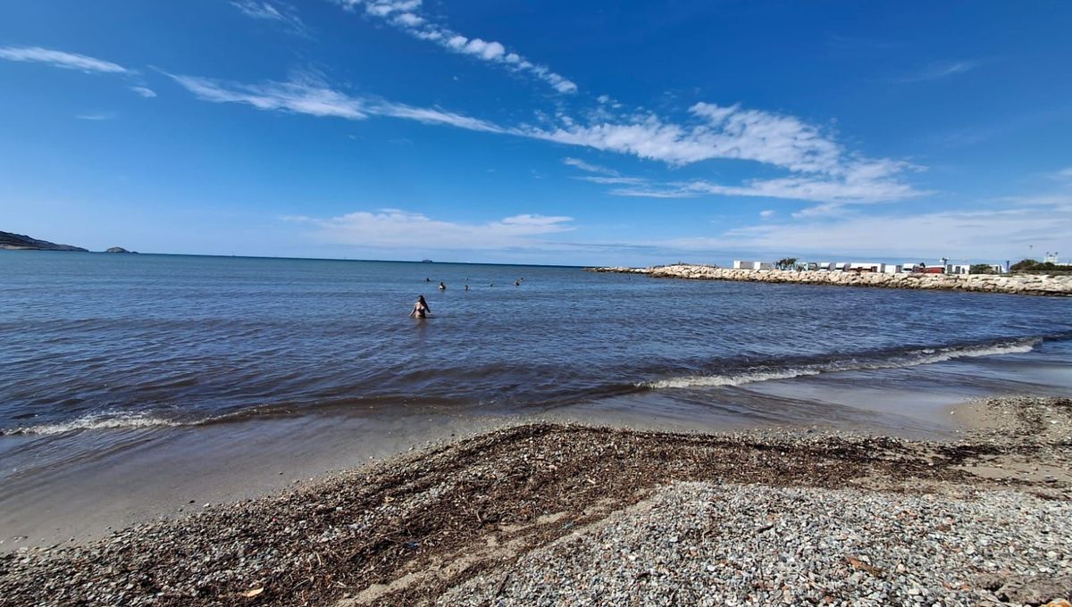 Et pourtant, certains se baignent dans cette eau marron !