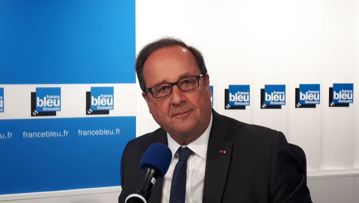 François Hollande dans les studios de France Bleu Limousin (photo 2022)