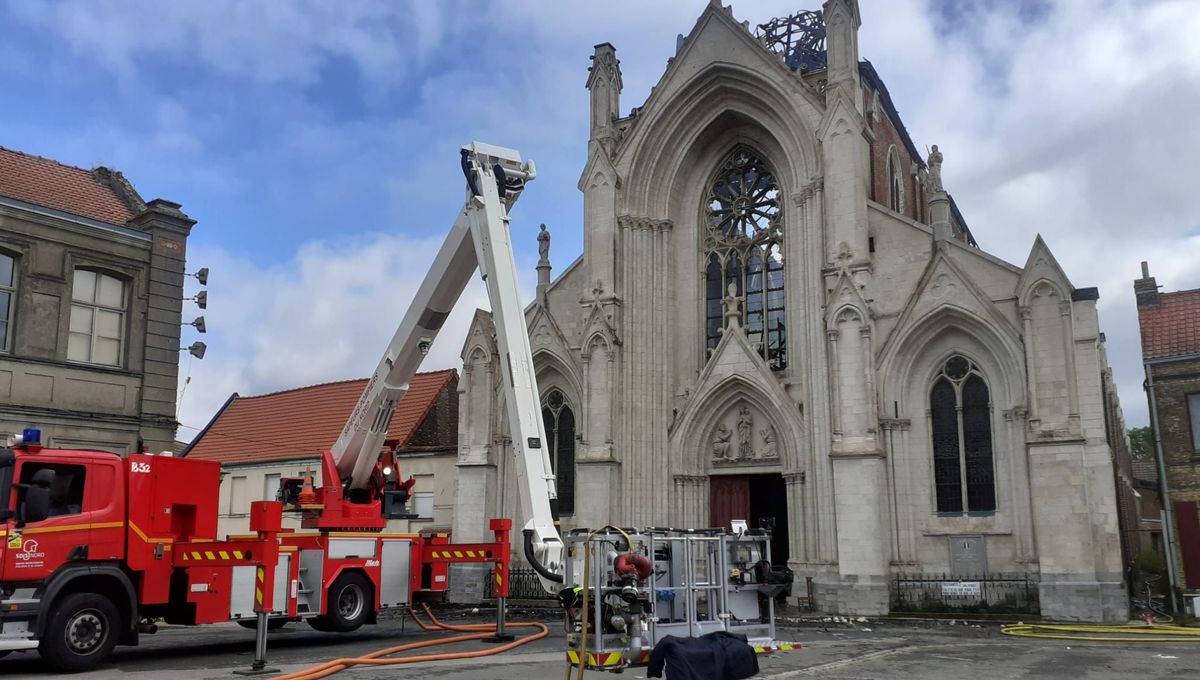 L'église de l'Immaculée-Conception a été partiellement détruite lors d'un incendie qui s'est déclaré dans la nuit de dimanche à lundi