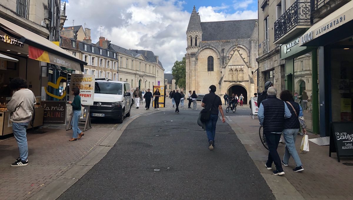 Rue du Marché Notre-Dame, à Poitiers, en septembre 2024