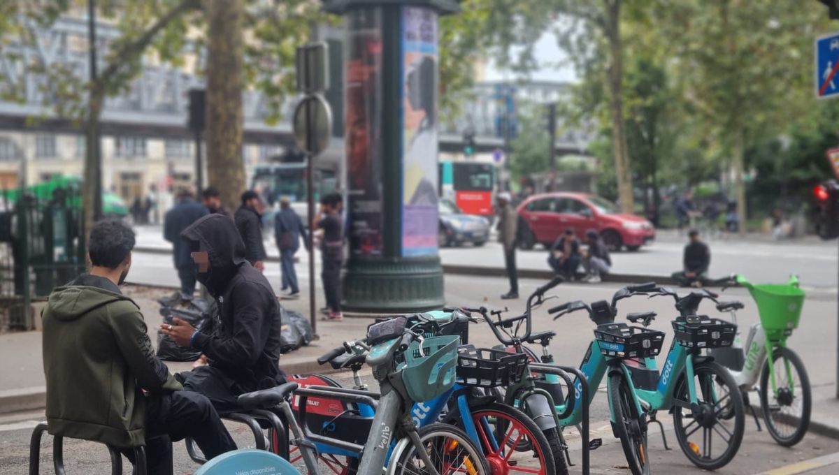 Dans le quartier de la Chapelle, les vendeurs à la sauvette ne se cachent même plus