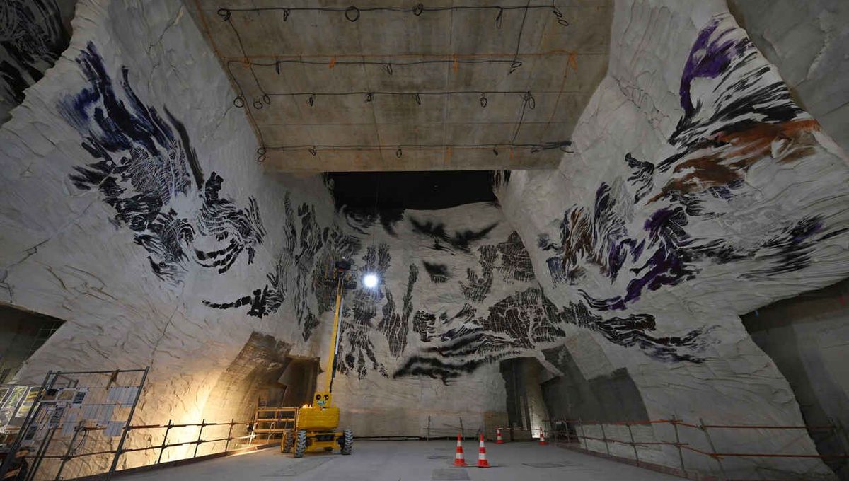 Une grotte artificielle vous accueille à la descente des quais