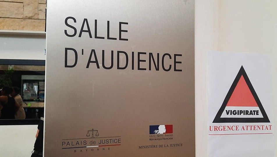 Tribunal justice, salle d'audience, procès, Bayonne