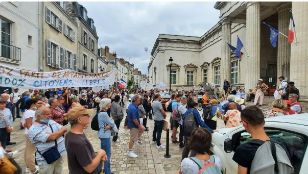 Une des manifestations qui avaient eu lieu à Orléans contre le pass sanitaire pendant la crise du covid (ici en septembre 2021)