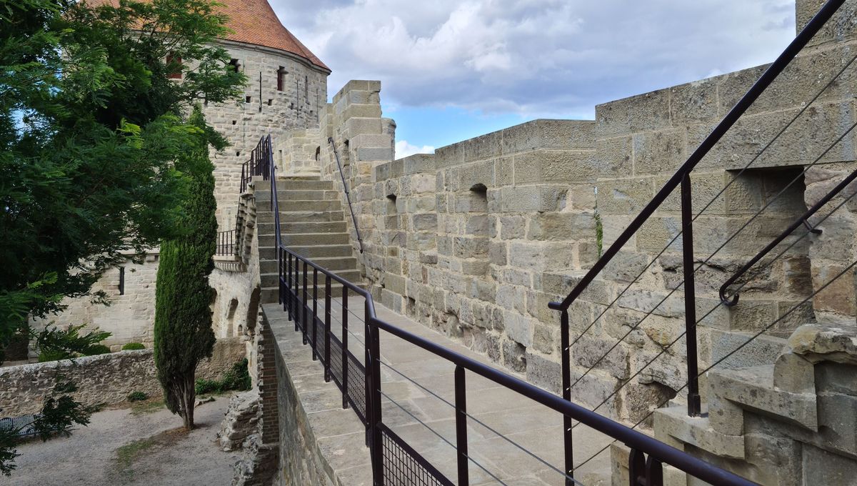 300 mètres de remparts ont été rénovés à Carcassonne, ce qui va permettre de faire le tour complet de la cité médiévale.