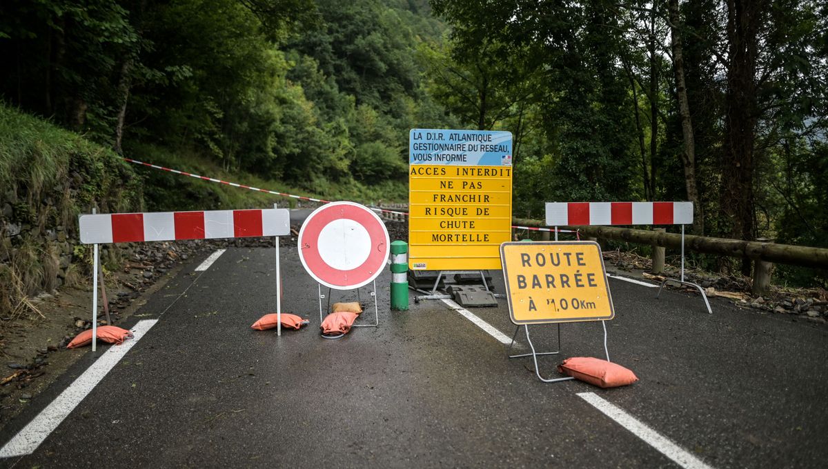 La RN134 est coupée juste au-dessus d'Urdos, empêchant français et espagnols d'emprunter le tunnel du Somport.