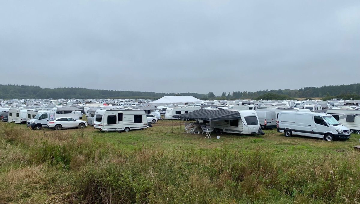 Environ 1200 caravanes étaient attendues à Saint-Marcel, où la toute nouvelle aire d'accueil n'est prévue que pour 450 de ces véhicules.