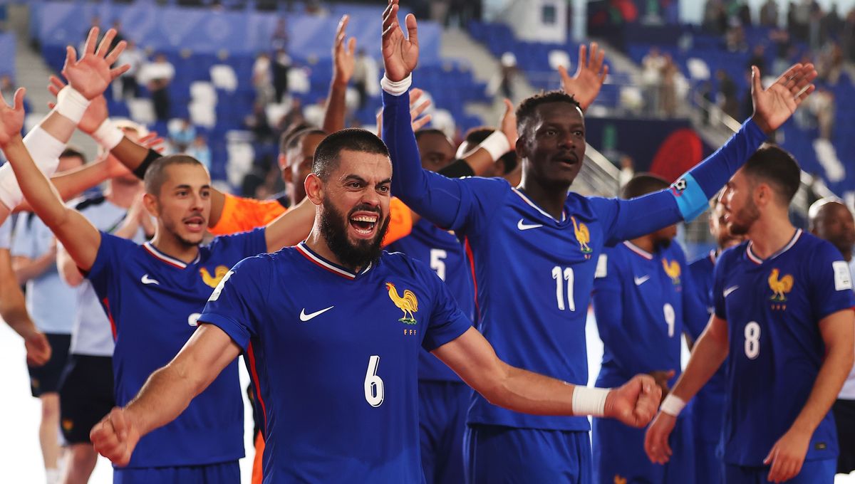 Le Clermontois Kevin Ramirez (au premier plan) après la victoire des Bleus face au Guatemala le 16 septembre 2024.