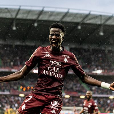 Le jeune ailier sénégalais, Papa Amadou Diallo, a délivré sa première passe décisive de la saison samedi lors de la victoire du FC Metz au Paris FC