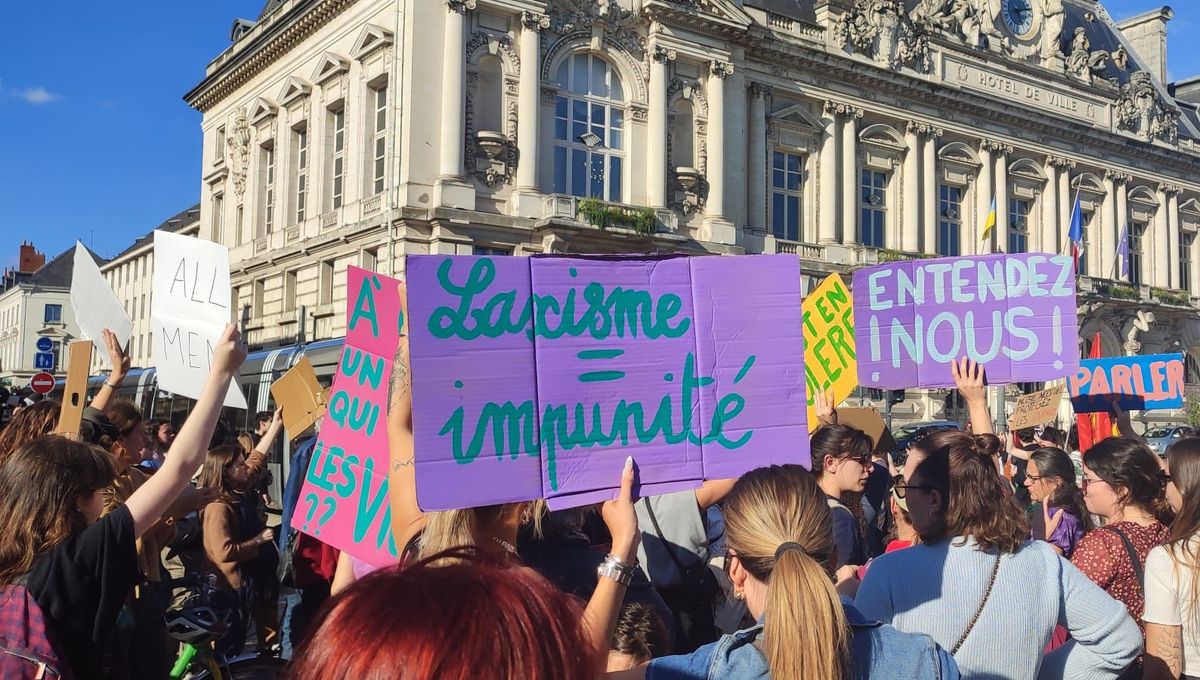 Parmi les manifestants de nombreuses pancartes dénoncent "une justice laxiste face au viol".