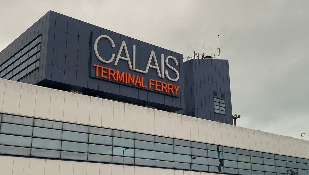 Port de Calais terminal ferry image illustration