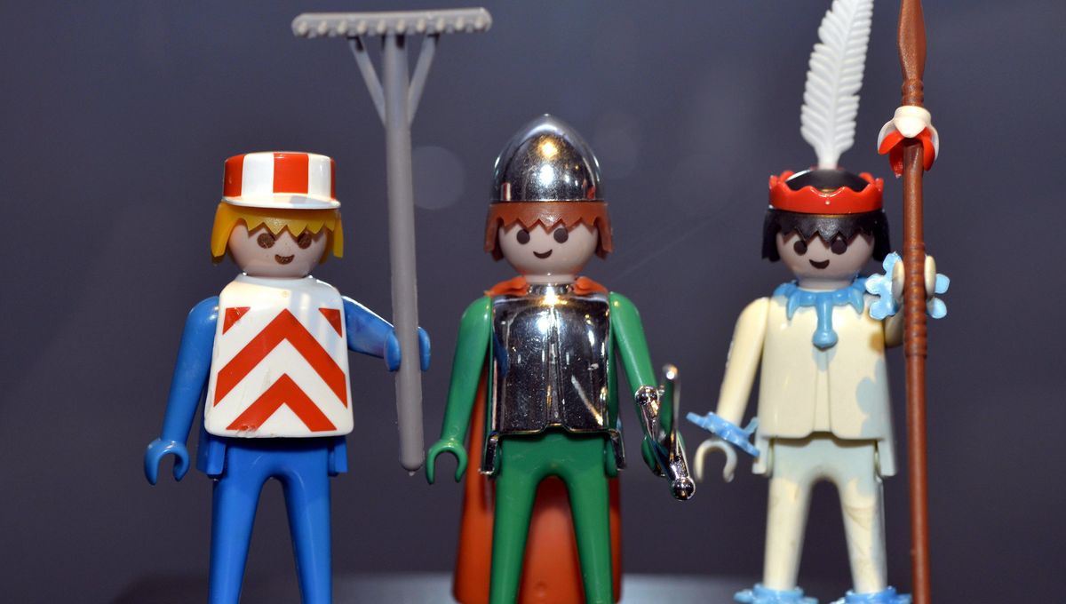 Les trois premières figurines Playmobil, exposées en 2014 lors de l'expo des 40 ans de la marque