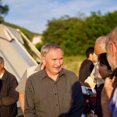 L'alpiniste Robert Paragot à Saillans en 2011 à l'occasion du 50e anniversaire de l'ouverture de la Voie des Parisiens à la Pelle (Trois-Becs, Diois)