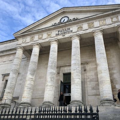 L'homme s'en prend principalement à des personnes âgées qui ont entre 80 et 90 ans.