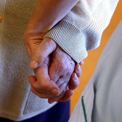 "L'impression d'être dans une bulle" pour Françoise, confinée avec son mari atteint d'Alzheimer. Photo d'illustration