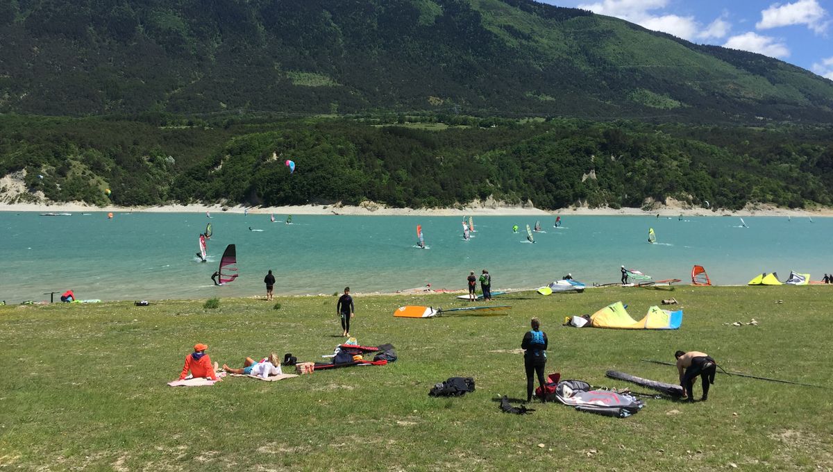 Le lac de Monteynard attire les visiteurs déconfinés.