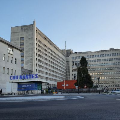 Cette conductrice de 37 ans a été immédiatement prise en charge au bloc opératoire du CHU de Nantes