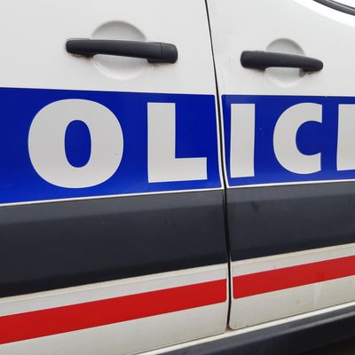 Une voiture de police