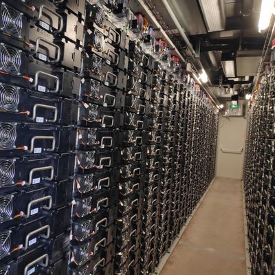 Le site basé à Fontenelle est composé de 10 conteneurs et de plus de 5 600 batteries.