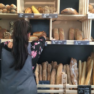 De la boulangerie à l'opticien, en passant par la boucherie, tous les commerces de Montfort-sur-Risle sont représentés dans le catalogue (illustration). 