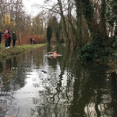 La nage en eau glacée se pratique toute l'année dans une eau comprise entre 0° et 10°. Ce samedi à Chamvres, le thermomètre affichait ... 7° !