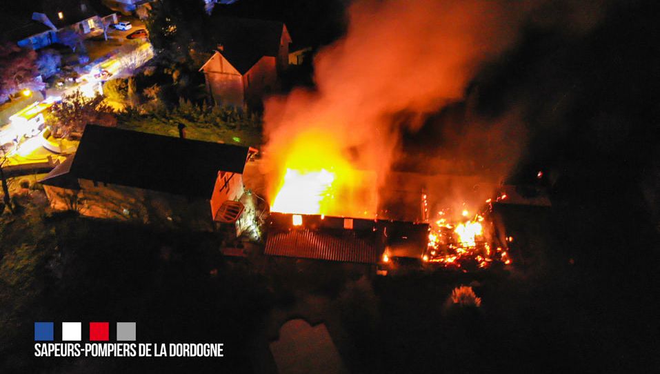 Le bâtiment a été totalement détruit par les flammes