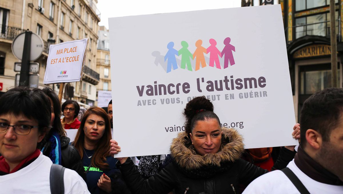 Lors d'une manifestation pour la journée mondiale de l'autisme en 2018