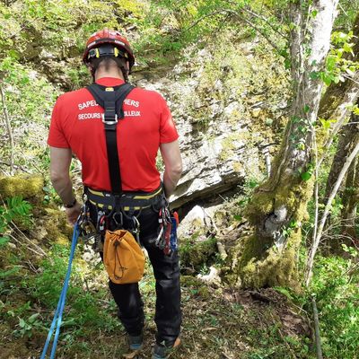 150 spéléologues et pompiers sont mobilisés pour secourir un homme bloqué à Malbrans