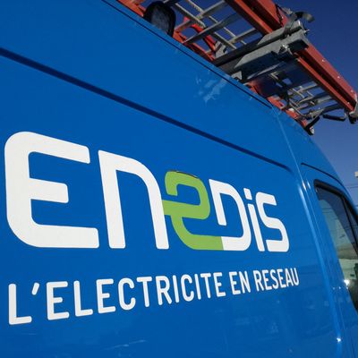 Enedis intervient ce vendredi midi pour rétablir le courant dans une vingtaine de logements à Sainte-Blandine (Isère).