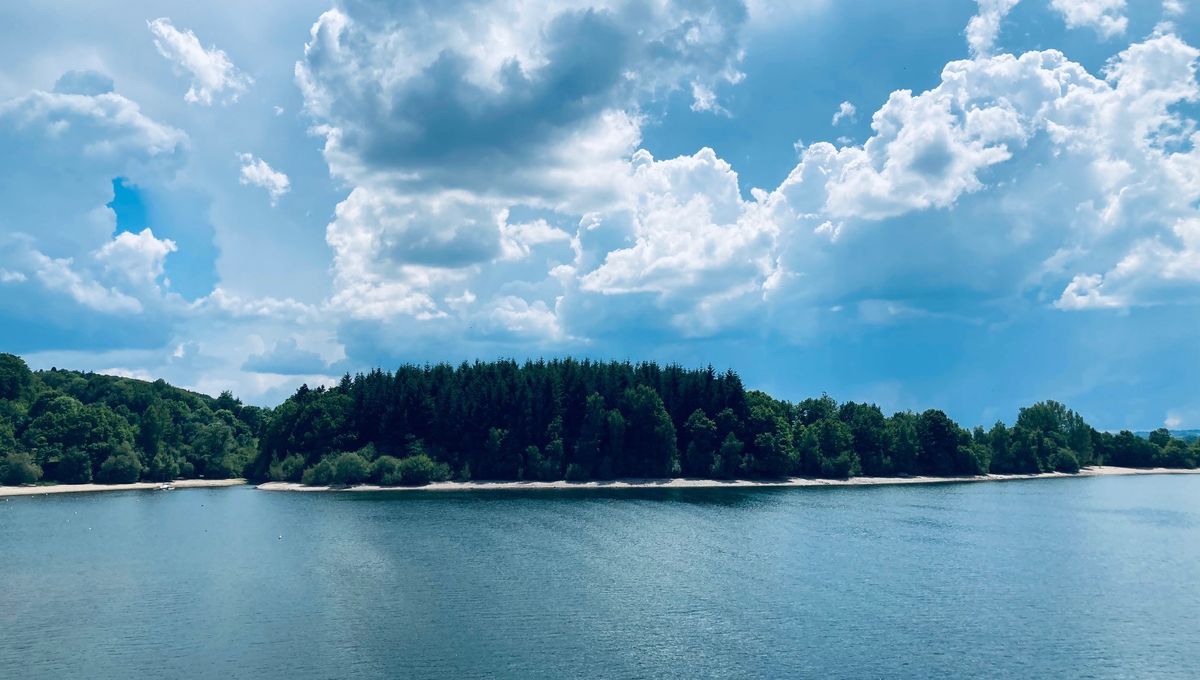 Lac de Pareloup en Aveyron