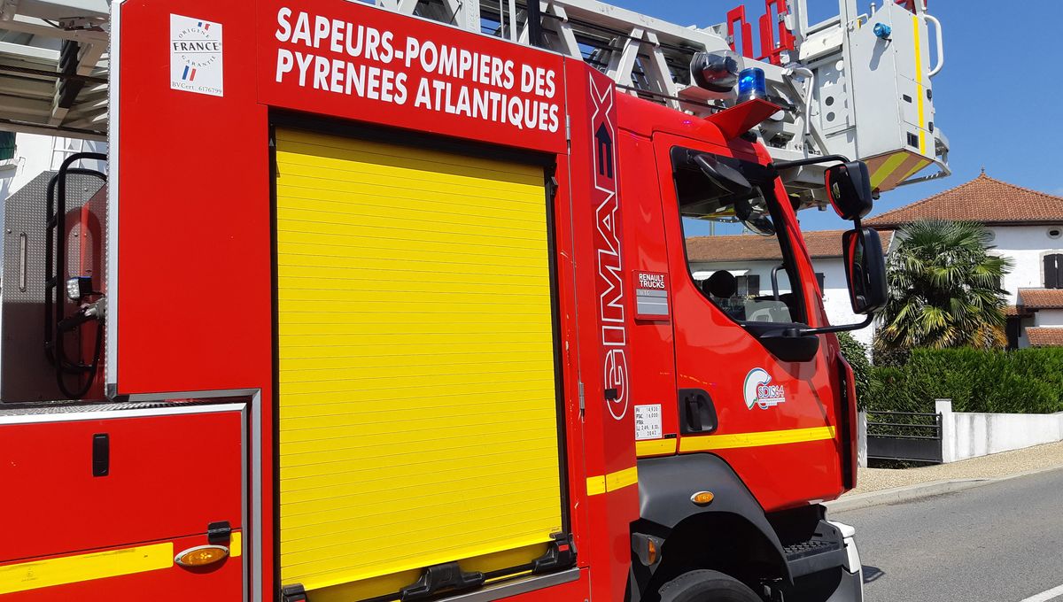 Les pompiers du Pays Basque en intervention à Bardos. Secours 64