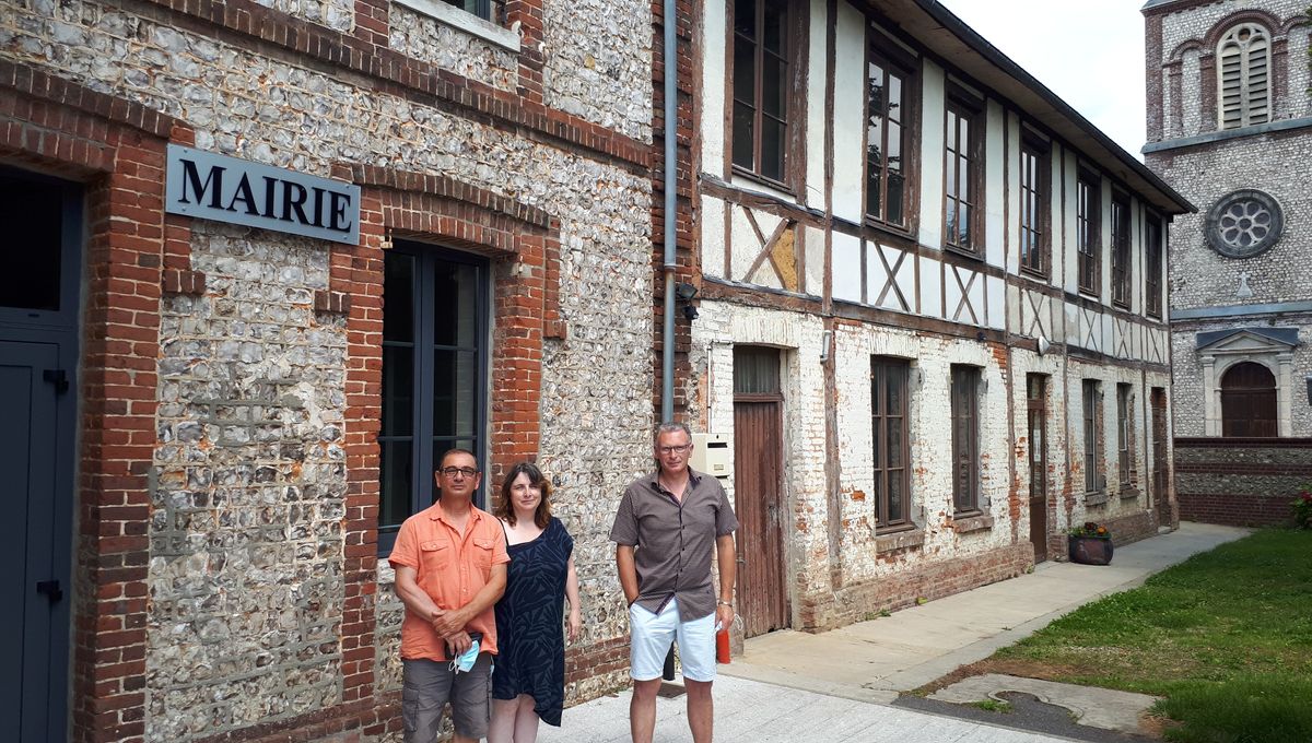 Jean-Jacques Maillot, Catherine Maillot et Laurent Lemercier s'opposent au maire de Baons-le-Comte avec lequel ils ont été élu. pour eux, le maire n'agit pas face aux besoin du village.