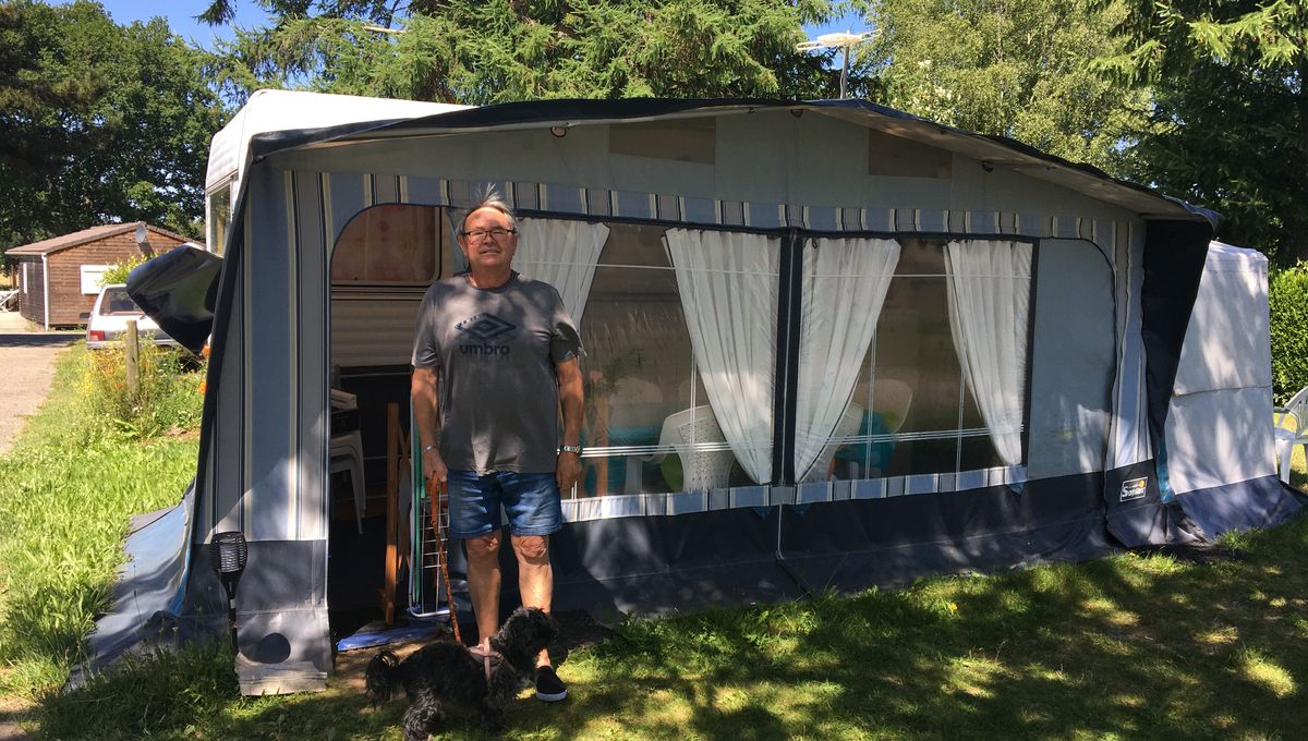 Youki est le bienvenu dans le camping L'Etang Philippe à Saint-Gervais d'Auvergne.