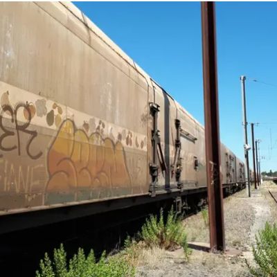 Des wagons du train des primeurs Perpignan-Rungis stockés à Nîmes  