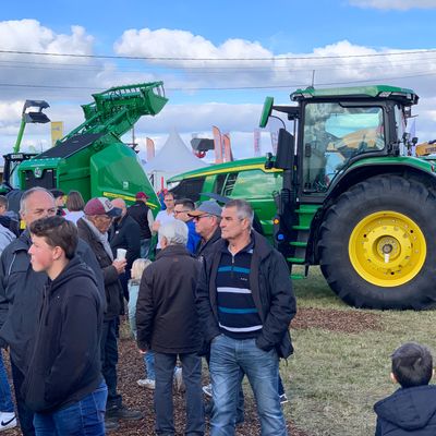 Des centaines de tracteurs et machines agricoles exposés à la foire agricole de Poussay le 23 octobre 2021