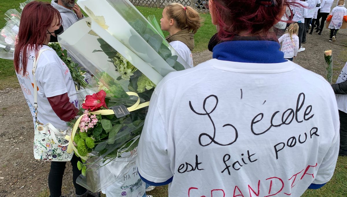 Près de 400 personnes sont venues à la marche blanche en hommage à Chanel