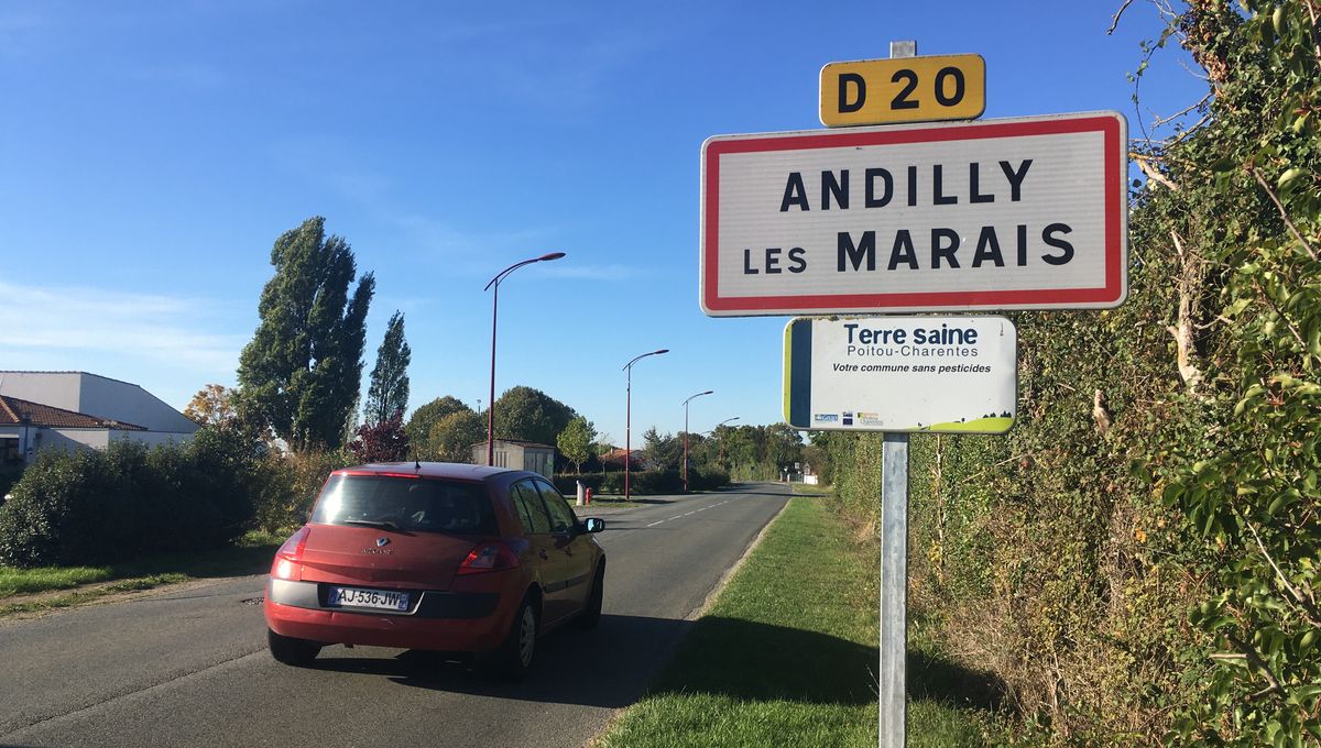 La commune d'Andilly est à une vingtaine de kilomètres de La Rochelle, elle compte 2000 habitants, qui doivent, dans la majorité, prendre la voiture rien que pour aller travailler dans l'agglomération rochelaise.