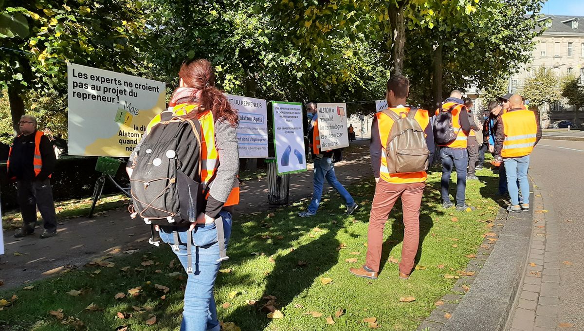 Les salariés d'Aptis manifestent contre le projet de reprise déposé par Punch