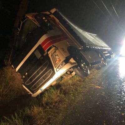 Une petite coupure d'électricité à Valaurie, dans la Drôme, suite à un accident de semi-remorque.