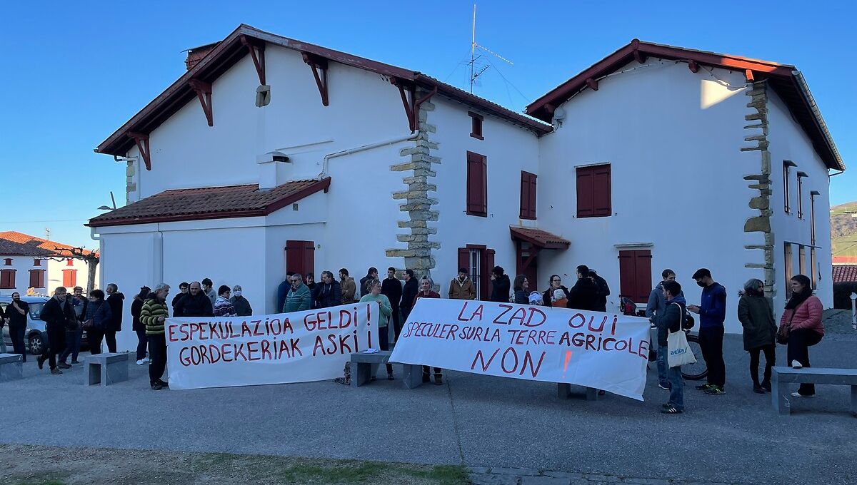 Les habitants d'Irissarry au Pays basque se mobilisent contre une ZAD zone d'aménagement différé étendue sur 12 hectares du village