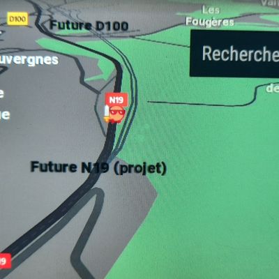 A Calmoutier, sur la droite de la RN19 en gras on aperçoit la future 2x2 voies (Capture GPS Waze)