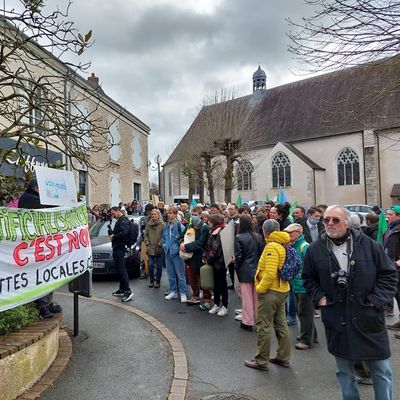 Les manifestants ont dénoncé l'artificialisation des sols qui menacent la biodiversité de Mer.