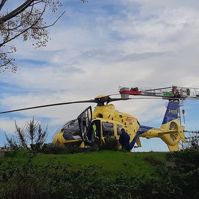 Hélicoptère du SAMU 30 (Nîmes, Gard) au CHU de Nîmes (centre hospitalier universitaire)