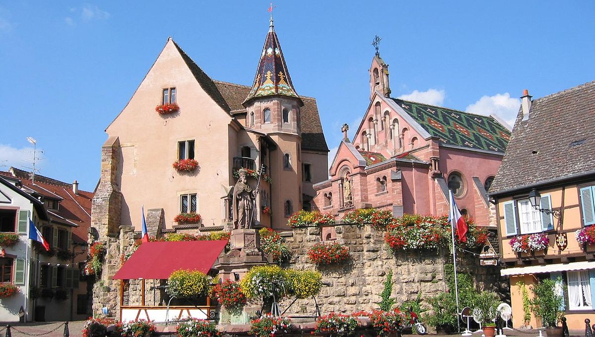 L'église et la statue de Saint-Léon à Eguisheim