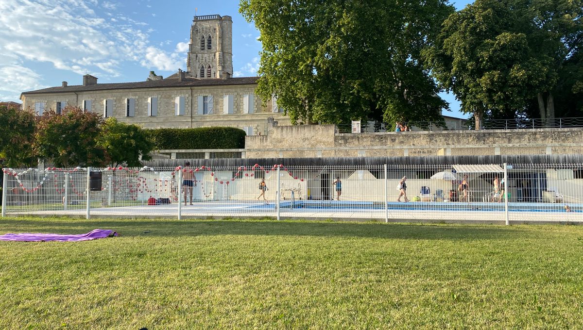 La piscine extérieure municipale de Lectoure dans le Gers