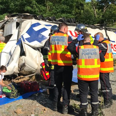 Le poids-lourd lancé à pleine vitesse s'est écrasé dans l'aire de covoiturage de la Ribeyrie