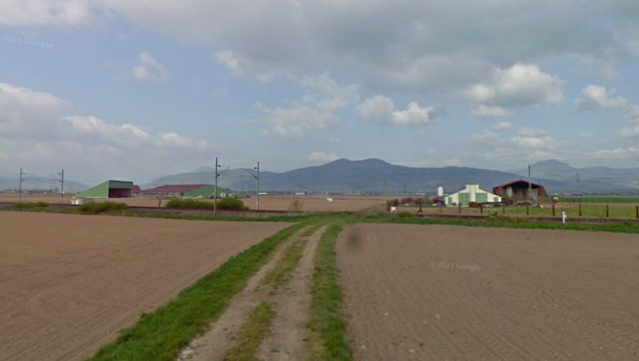 Le chemin agricole du Hohweg à Ebersheim, croise la voie ferrée.