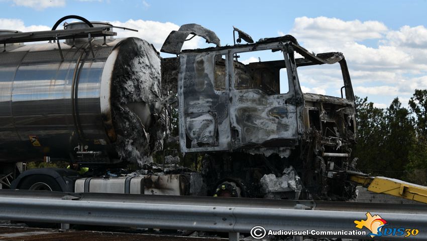 Un camion transportant du gaz liquéfié prend feu sur l'autoroute A9 à hauteur de Sernhac