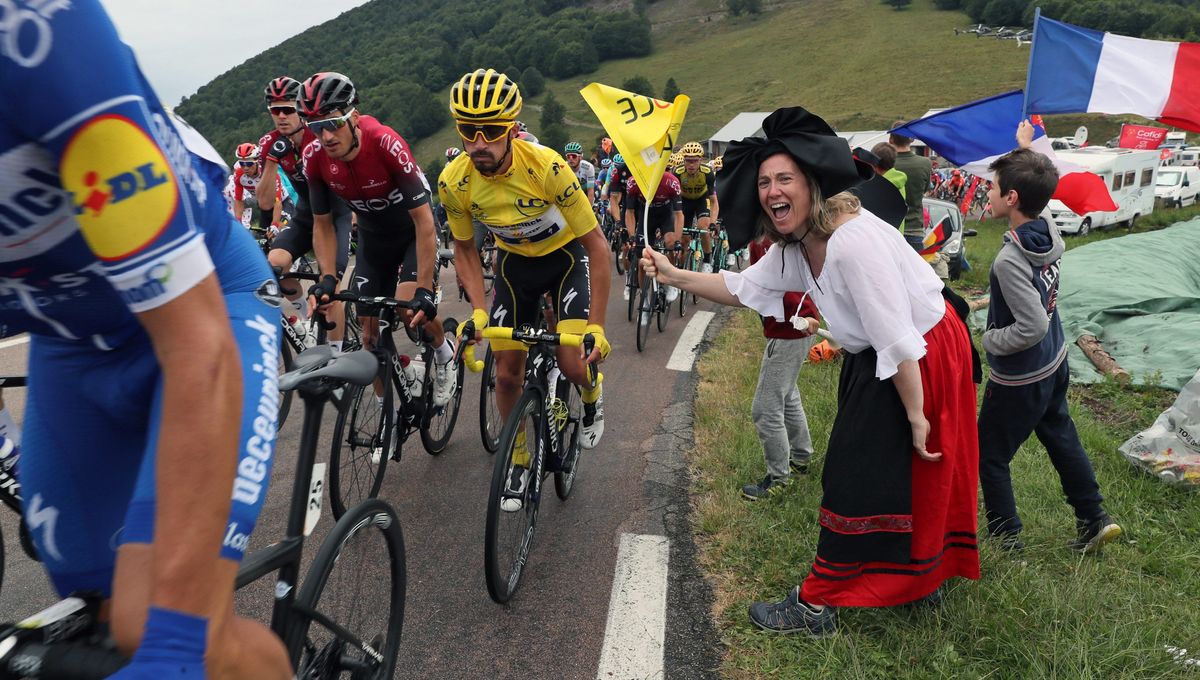 Une Alsacienne dans la montée du Grand Ballon los du passage du Tour de France en 2019